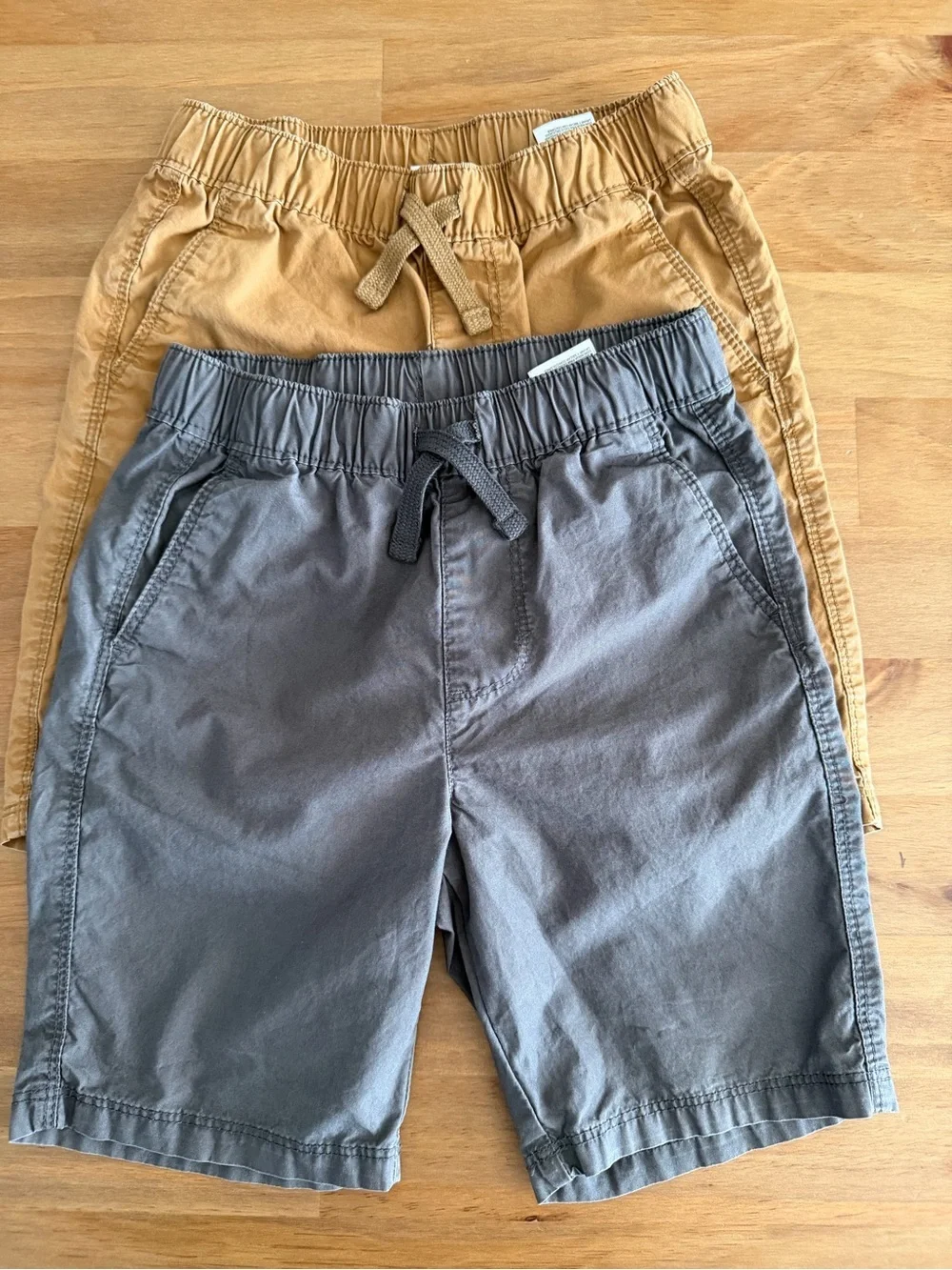 Bundle-Old Navy Boys Pull-On Shorts in Gray and Tan Size 5T